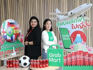 Richa Singh, Frontline Marketing Director Coca-Cola (ขวา) และนางสาวจันต์สุดา ธนานิตยอุดม ผู้อำนวยการอาวุโสฝ่ายการพาณิชย์และการตลาด (ซ้าย)